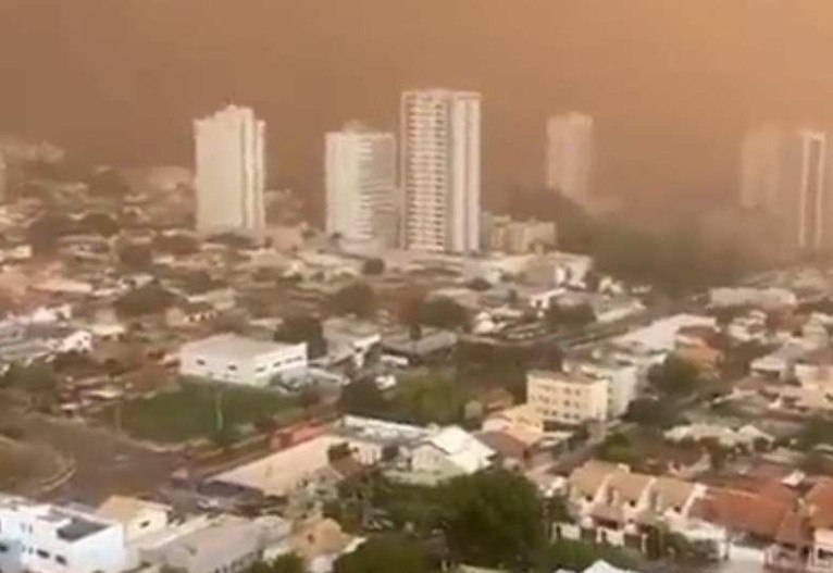 Tempestade de areia escurece o céu do Mato Grosso do Sul e deixa desaparecidos