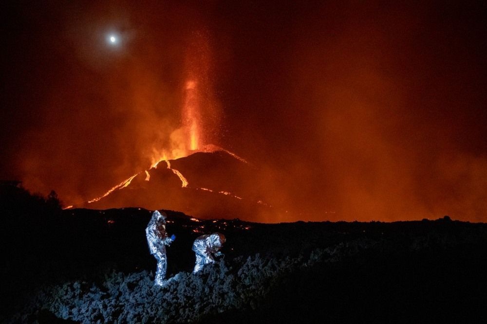 Cinzas vulcânicas causam suspensão de voos em ilha espanhola