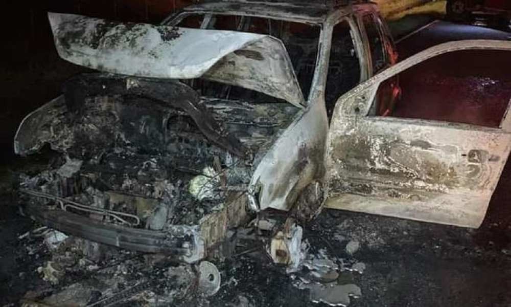 Família ia para Caldas Novas quando carro começou a pegar fogo em rodovia 