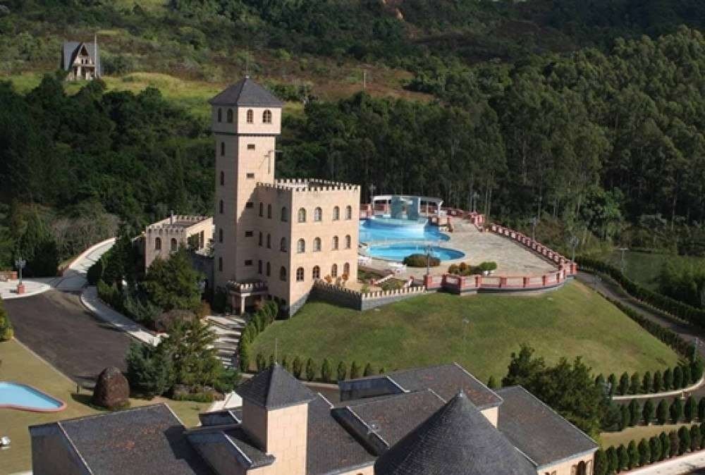 Castelo Monalisa é leiloado em MG. O lance inicial para ser proprietário do terreno que equivale a 268 campos de futebol é de R$ 30 milhões. Crédito: Casa Leiloeira/Reprodução.