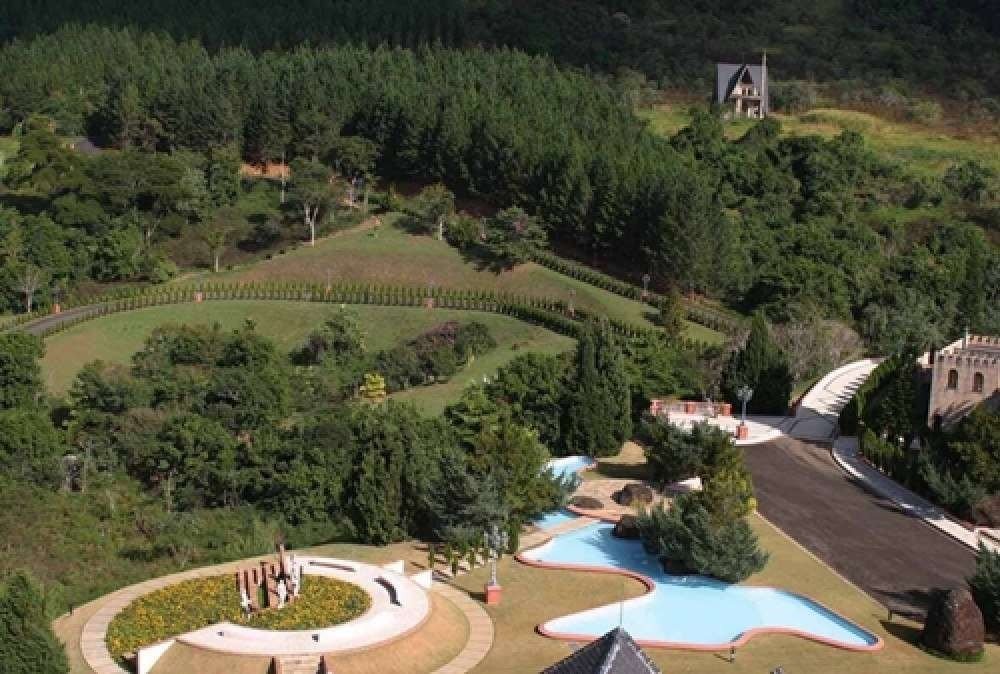 Castelo Monalisa é leiloado em MG. O lance inicial para ser proprietário do terreno que equivale a 268 campos de futebol é de R$ 30 milhões. Crédito: Casa Leiloeira/Reprodução.