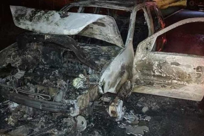 Veículo ficou destruído totalmente -  (crédito:  Divulgação/Corpo de Bombeiros)