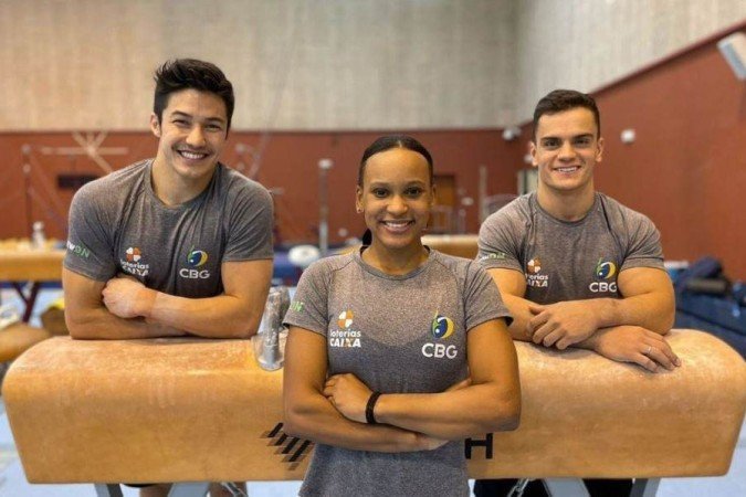 Artur Nory (esq.), Rebeca Andrade e Caio Souza (dir.) representam o Brasil no Mundial de Ginástica Artística de Kitakyushu, no Japão, em  -  (crédito: CBG/Divulgação)