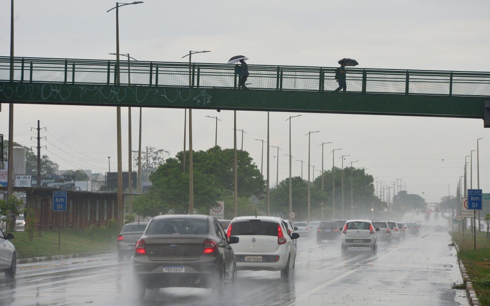 Chuvas: moradores do DF reclamam das constantes quedas de energia