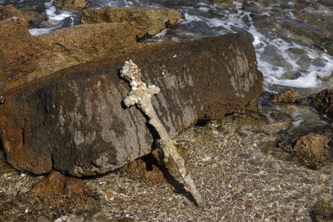 Especialista explicou que qualquer pequena tempestade revolve a areia do mar, o que revela alguns tesouros e esconde outros - (crédito: JACK GUEZ / AFP) Especialista explicou que qualquer pequena tempestade revolve a areia do mar, o que revela alguns tesouros e esconde outros - (crédito: JACK GUEZ / AFP)