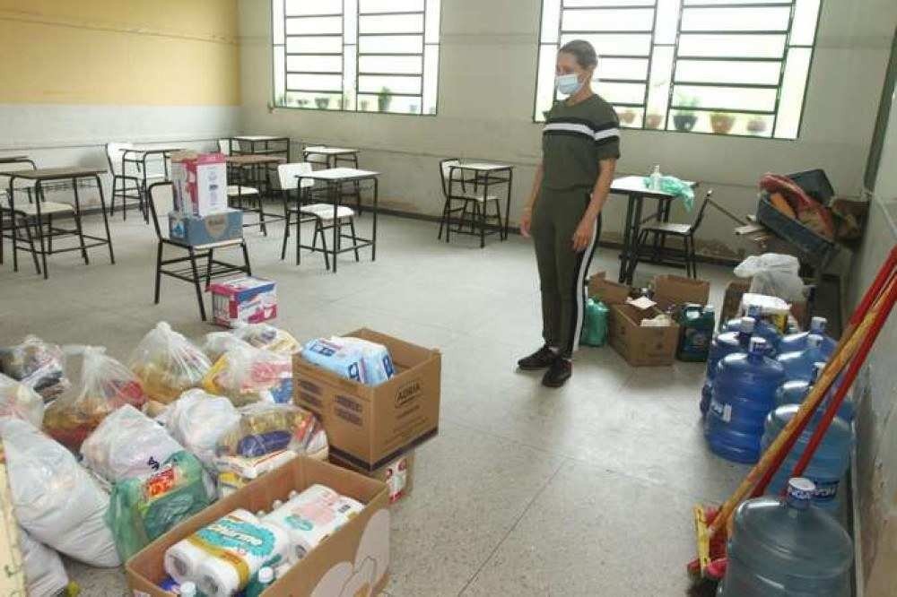 Escola em Amarantina virou abrigo e central de doações para desabrigados 