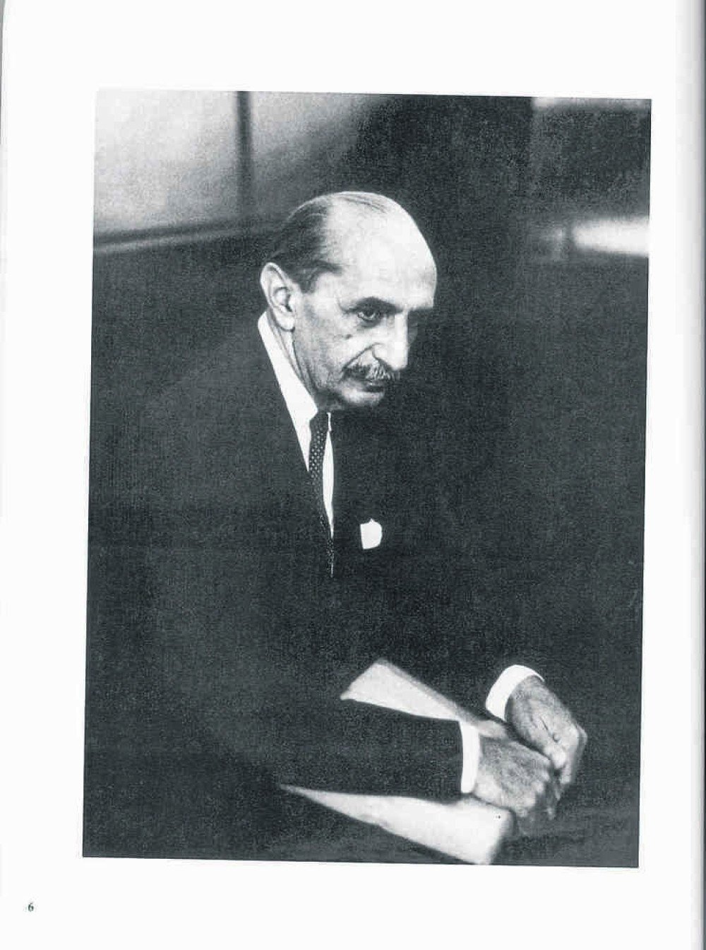 Crédito: Editora 34/Reprodução. Fotografia do livro Registro de uma vivência, de Lucio Costa. 

      Caption