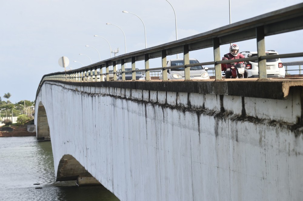 Troca de nome da ponte Costa e Silva para Honestino Guimarães é aprovada em segundo turno 