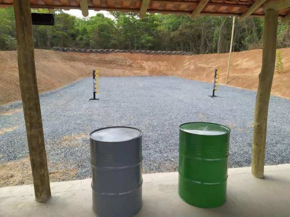 A prefeitura de Itaúna respondeu, por meio da assessoria de comunicação, que o prefeito Neider Moreira (PSD) não tinha conhecimento do clube de tiro 