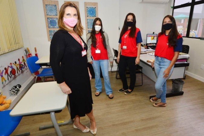 Vânia Peralta e parte da equipe do núcleo de inclusão do Mackenzie: acolhimento dos alunos com dificuldade de aprendizagem - (crédito: Ed Alves/CB) Vânia Peralta e parte da equipe do núcleo de inclusão do Mackenzie: acolhimento dos alunos com dificuldade de aprendizagem - (crédito: Ed Alves/CB)