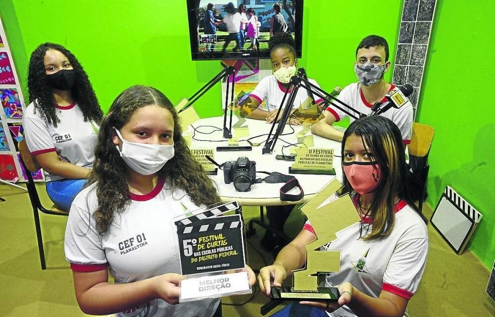 Alunas venceram nas categorias roteiro e fotografia, em festival de curtas