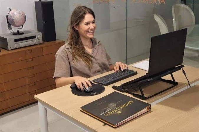 Louise compara o trabalho do designer de conversas ao de um roteirista