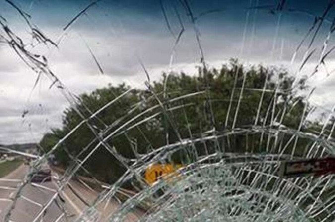 Vidro de caminhão que tentou abastecer foi quebrado, segundo entidade
