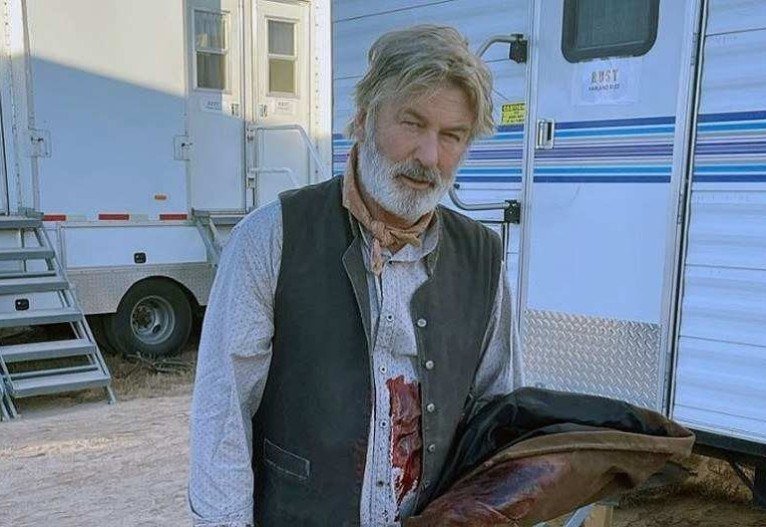 Arma usada por Alec Baldwin pode ter disparado projétil de chumbo 