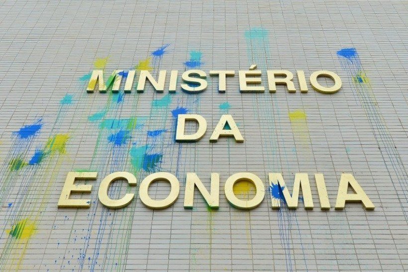 Guedes faz reestruturação no Ministério e trocará postos de Tostes e Costa