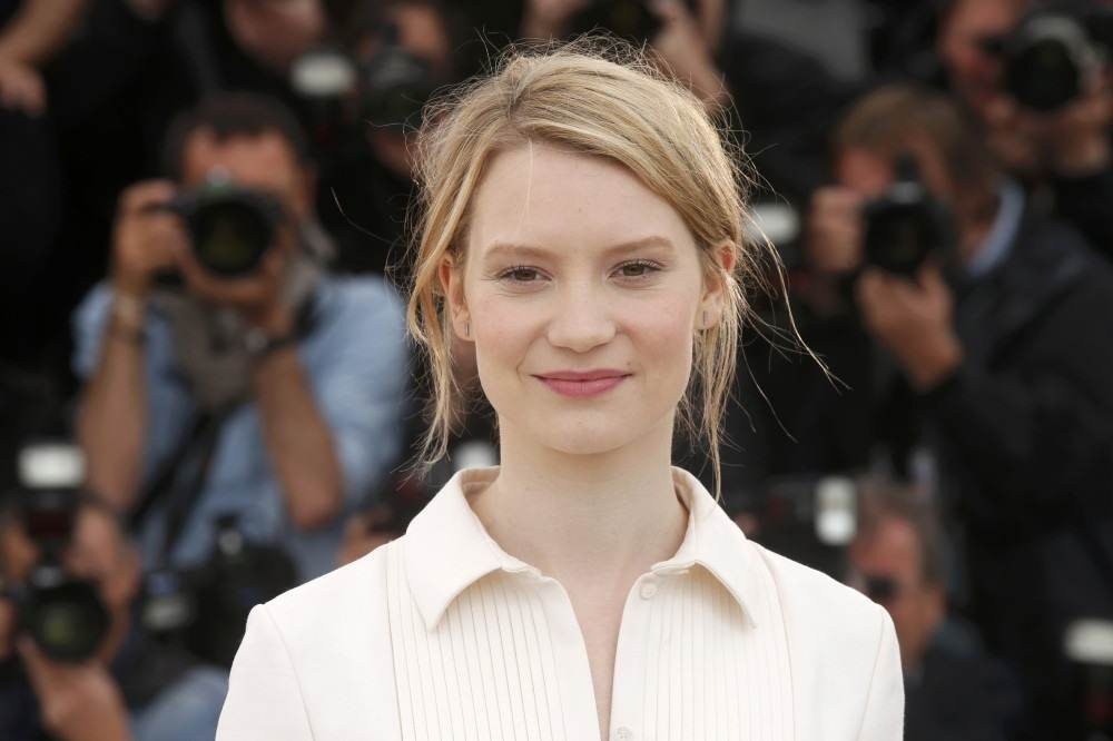 Mia Wasikowska encarna a batalha das diretoras de cinema em 'A Ilha de Bergman'