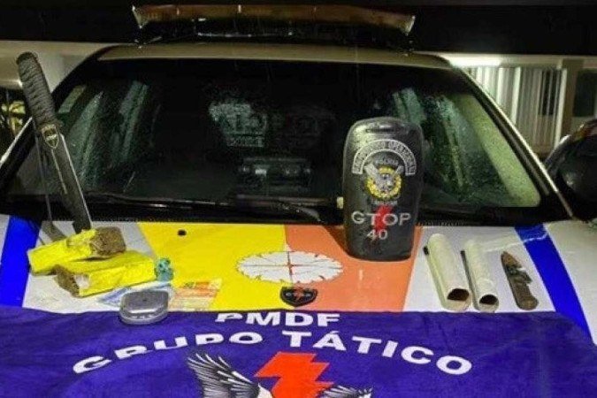 Itens apreendidos durante atendimento à ocorrência, na Quadra 20 do Paranoá - (crédito: PMDF CCS/ Divulgação) Itens apreendidos durante atendimento à ocorrência, na Quadra 20 do Paranoá - (crédito: PMDF CCS/ Divulgação)
