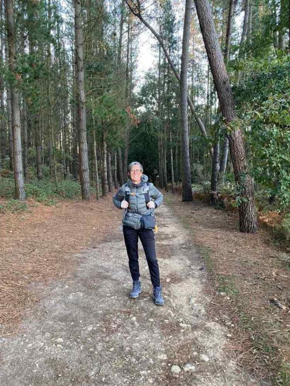 Mulher com câncer de pulmão e 40% do pulmão comprometido completa Caminho Francês de Santiago de Compostela. Cláudia Lopes e o marido Marcelo Lima      Caption