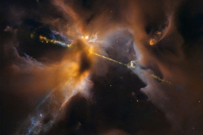 Este sabre de luz celestial está dentro de um terreno turbulento de nascimento de novas estrelas conhecido como complexo de nuvem molecular Orion B; foto do dia da NASA -  (crédito: Crédito de imagem: NASA / ESA)