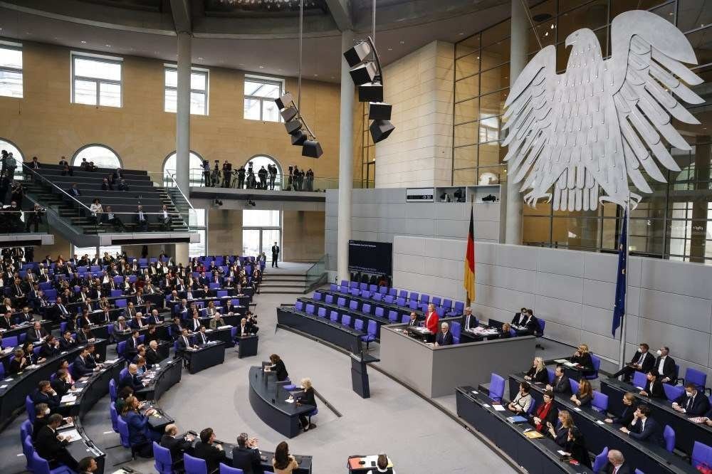 Com renovação de membros, novo parlamento alemão realiza primeira sessão