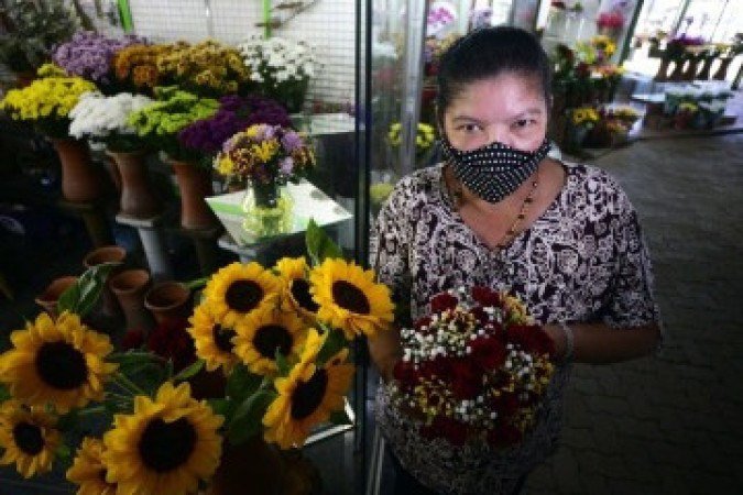 Estoque de Edileusa está abastecido. Ela tem uma loja no Mercado das Flores, na Asa Sul, há mais de 20 anos -  (crédito: Marcelo Ferreira/CB/D.A.Press)