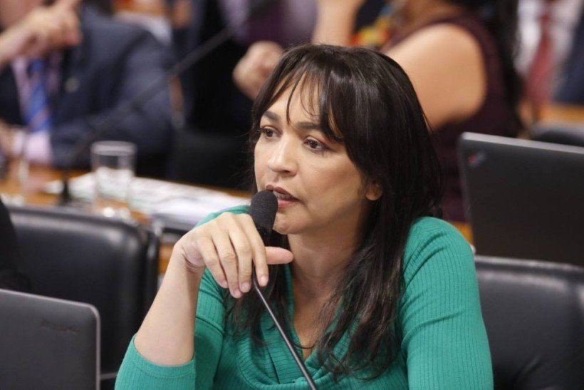 A senadora Eliziane Gama (Cidadania-MA) esteve na cerim&ocirc;nia de filia&ccedil;&atilde;o de Rodrigo Pacheco (MG) ao PSD