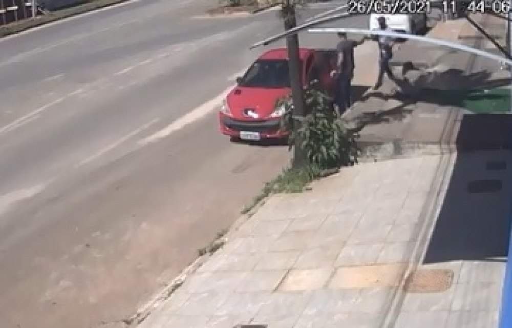 Dupla especializada em roubos de veículos no Bandeirante é presa; veja vídeo