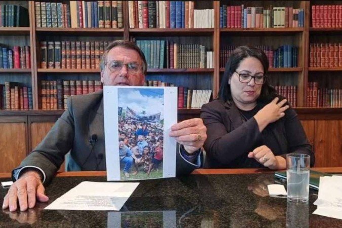 O canal de Bolsonaro pode ser excluído definitivamente caso ele cometa mais duas infrações às regras do Youtube nos próximos 90 dias.
- (crédito: Reprodução ) O canal de Bolsonaro pode ser excluído definitivamente caso ele cometa mais duas infrações às regras do Youtube nos próximos 90 dias.
- (crédito: Reprodução )