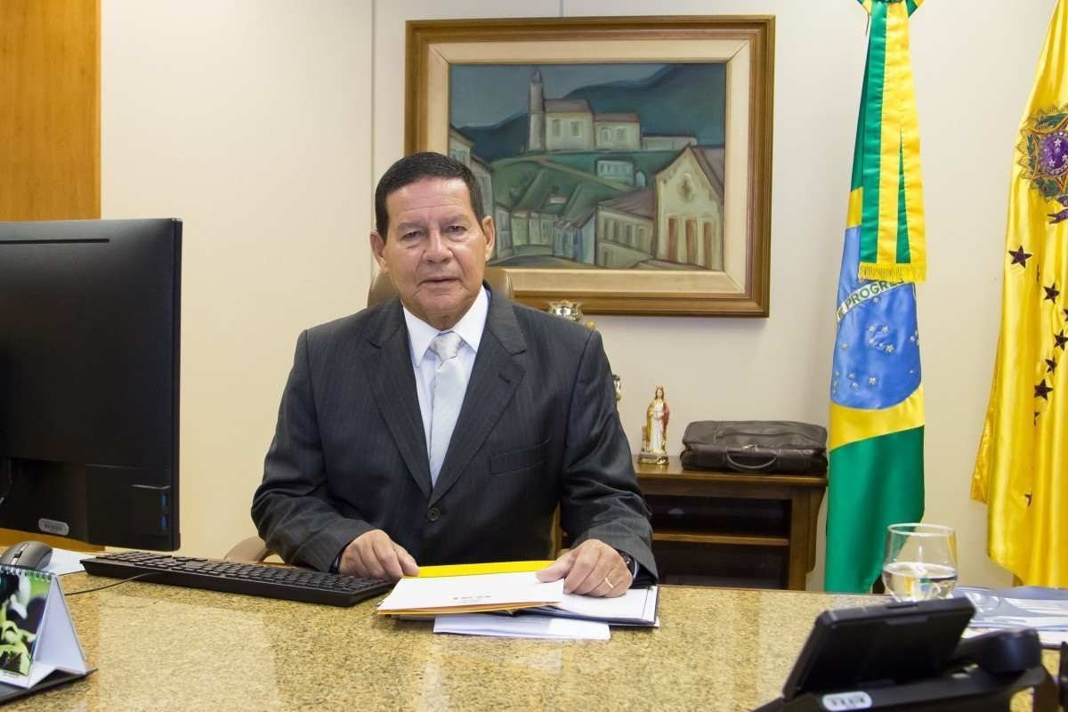 Mourão diz que pecuária terá que se adaptar para cumprir meta de redução de metano 