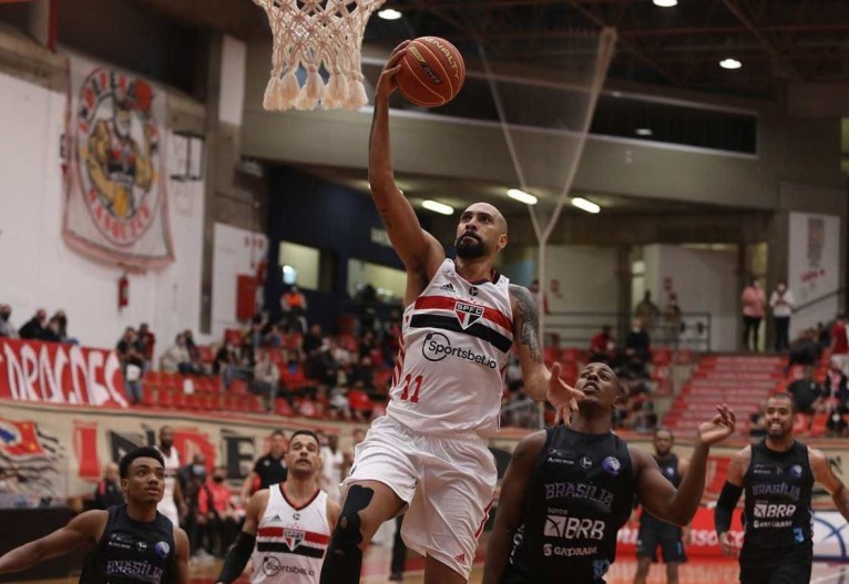 Brasília Basquete perde para o São Paulo na estreia do NBB 21/22