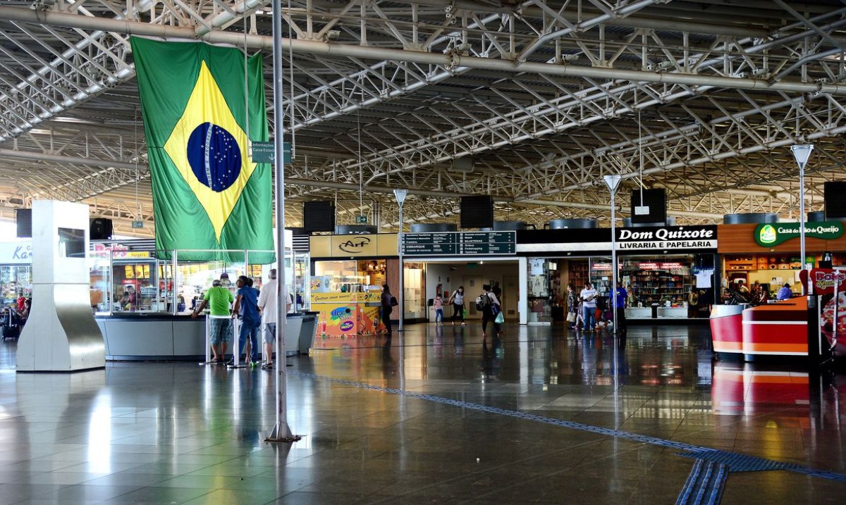 Movimento de passageiros em aeroportos e rodovias aumentam no feriado