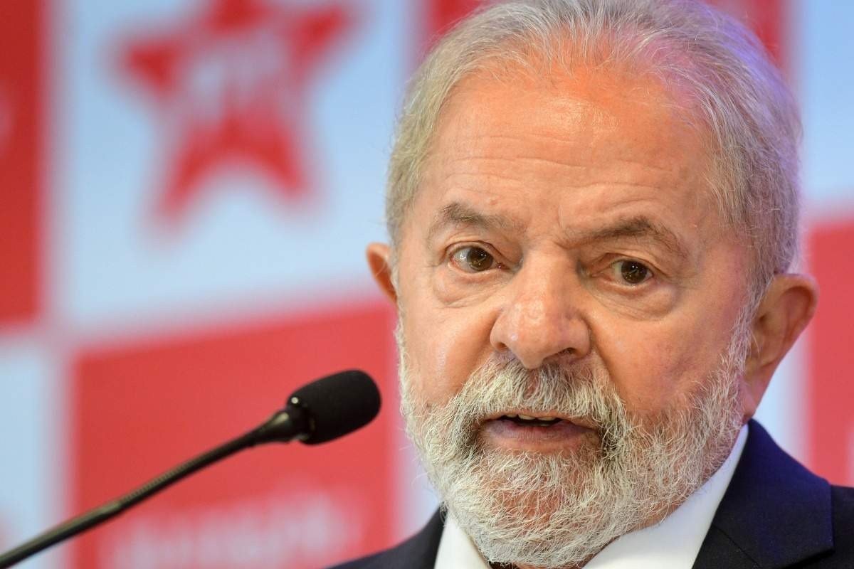 Lula critica recusa do governo Bolsonaro em adotar passaporte vacinal