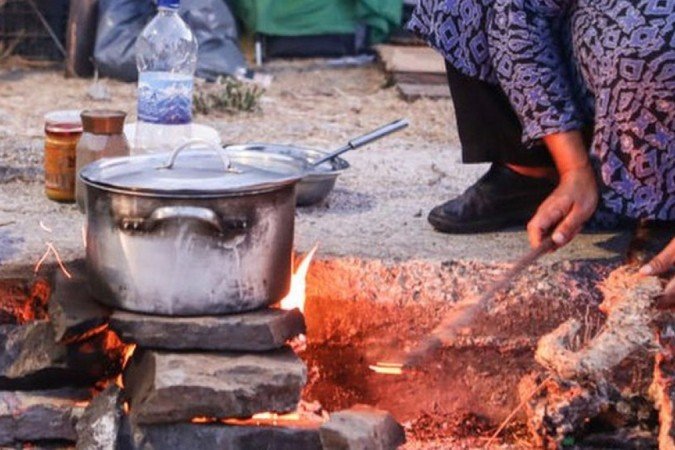 Fogareiro improvisado para cozinhar; em 2019, 1 em cada 5 famílias brasileiras não tinha o a botijões de gás - Fogareiro improvisado para cozinhar; em 2019, 1 em cada 5 famílias brasileiras não tinha o a botijões de gás -