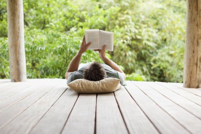 Getty Images - Ler estimula o pensamento crítico e a capacidade de análise - 