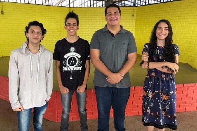 A menina Talita Caldas do Centro Educacional 104 do Recanto das Emas passou para medicina