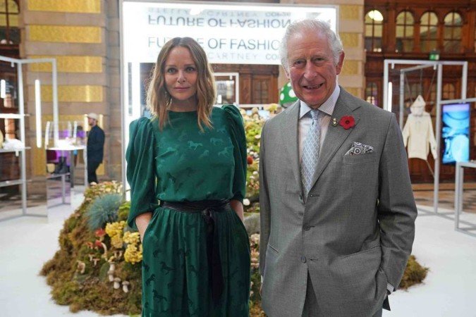Principe Charles e a estilista Stella McCartney - (crédito: AFP) Principe Charles e a estilista Stella McCartney - (crédito: AFP)