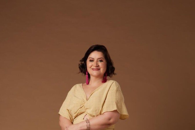 Lilian Lemos teve a oportunidade de vestir uma calça com recorte na lateral