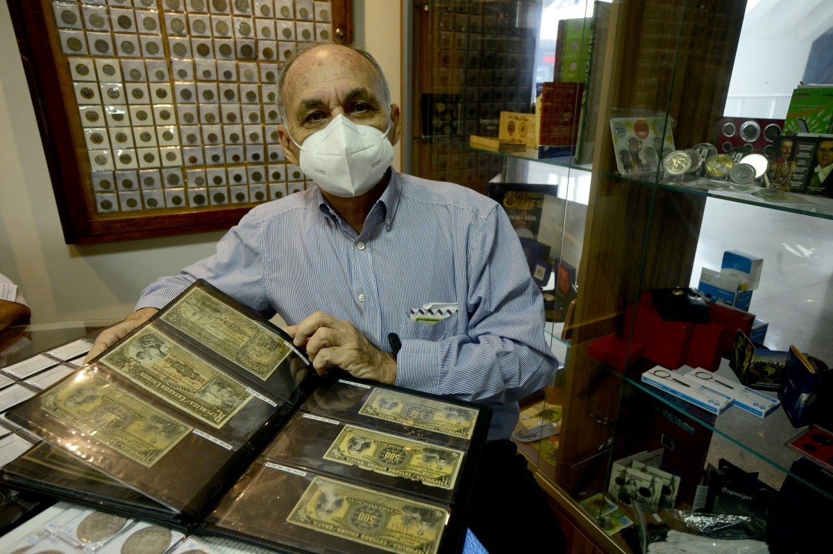  04/11/2021 Crédito: Marcelo Ferreira/CB/D.A Press. Brasil. Brasilia - DF Encontro nacional de colecionadores. Sr. Francisco Salmito, colecionador.