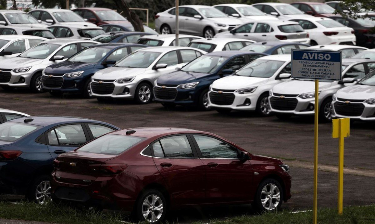 Venda de veículos novos cai 17% em outubro, informa Fenabrave