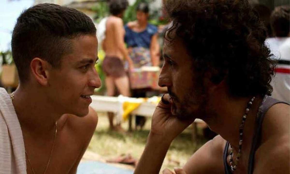 Cena de Tatuagem (2013), de Hilton Lacerda