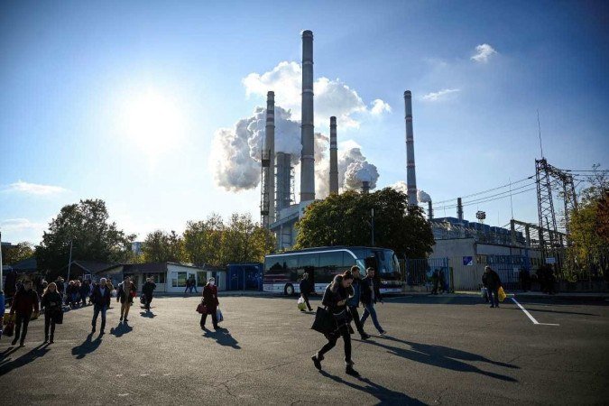 Usina em funcionamento na Bulgária: carvão é o maior contribuinte individual para o aquecimento da Terra - (crédito: AFP) Usina em funcionamento na Bulgária: carvão é o maior contribuinte individual para o aquecimento da Terra - (crédito: AFP)