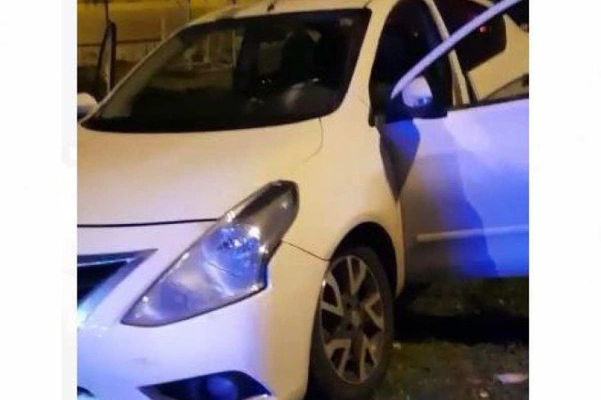 Motorista foi abordada e teve o carro levado por criminosos - (crédito: Reprodução/PMDF) Motorista foi abordada e teve o carro levado por criminosos - (crédito: Reprodução/PMDF)