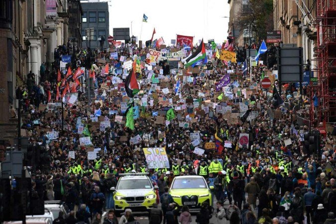 Jovens participam na marcha Jovens participam na marcha