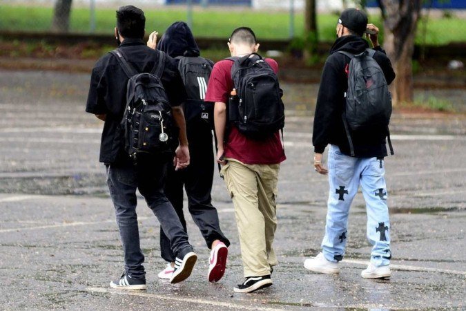 No Distrito Federal, a rede pública de ensino, comandada pela Secretaria de Educação, em parceria com a Secretaria de Saúde tem realizado ações para prevenir e superar o bullying. - (crédito: Marcelo Ferreira/CB/D.A Press) No Distrito Federal, a rede pública de ensino, comandada pela Secretaria de Educação, em parceria com a Secretaria de Saúde tem realizado ações para prevenir e superar o bullying. - (crédito: Marcelo Ferreira/CB/D.A Press)