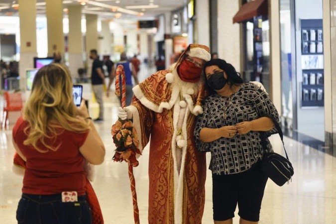 Papai Noel atrai não apenas as crianças, mas também os adultos