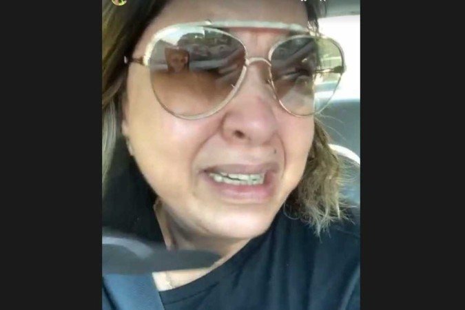 Pelos stories, a Rainha da Música Sertaneja apareceu aos prantos antes de ser internada - (crédito: Reprodução/Instagram/@robertamiranda) Pelos stories, a Rainha da Música Sertaneja apareceu aos prantos antes de ser internada - (crédito: Reprodução/Instagram/@robertamiranda)