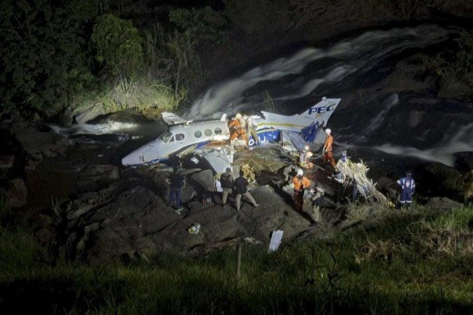 Além da artista, o avião tinha quatro outros tripulantes - o piloto, o copiloto, um assessor e o produtor da cantora - (crédito: -) Além da artista, o avião tinha quatro outros tripulantes - o piloto, o copiloto, um assessor e o produtor da cantora - (crédito: -)