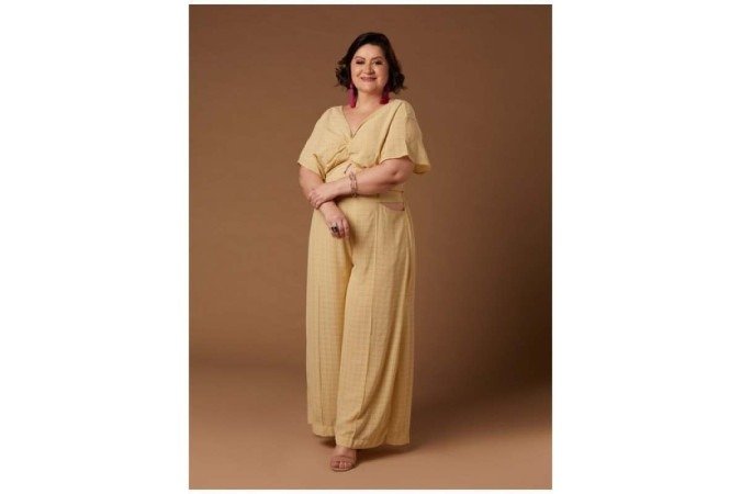 Lilian Lemos teve a oportunidade de vestir uma calça com recorte na lateral