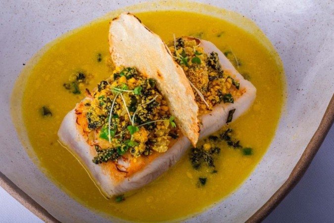 Filé de pirarucu com redução de tucupi, do chef Francisco Ansiliero