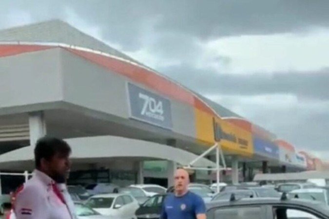 PM saca arma para empresário na cidade do automóvel, no SIA